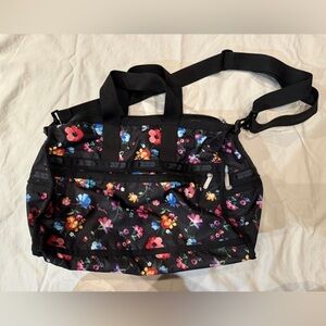 Lesportsac deluxe medium weekender in floral
